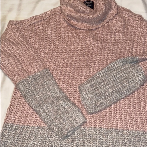 Abercrombie Two Tone Turtleneck Sweater - Picture 3 of 3